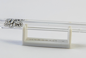 imagem de piteira de vidro lisa com logomarca fino do fino